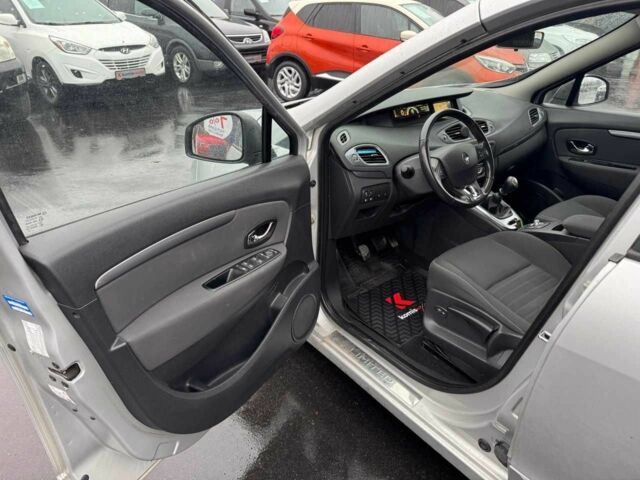 Серый Рено Гранд Сценик, объемом двигателя 1.5 л и пробегом 193 тыс. км за 11899 $, фото 7 на Automoto.ua