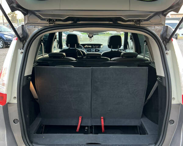 Серый Рено Гранд Сценик, объемом двигателя 1.6 л и пробегом 206 тыс. км за 11221 $, фото 12 на Automoto.ua