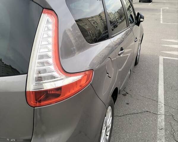 Серый Рено Гранд Сценик, объемом двигателя 1.5 л и пробегом 266 тыс. км за 9400 $, фото 7 на Automoto.ua