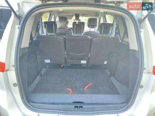 Серый Рено Гранд Сценик, объемом двигателя 1.5 л и пробегом 201 тыс. км за 11200 $, фото 13 на Automoto.ua