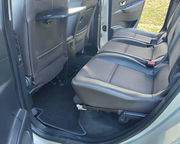 Серый Рено Гранд Сценик, объемом двигателя 1.5 л и пробегом 201 тыс. км за 11200 $, фото 15 на Automoto.ua