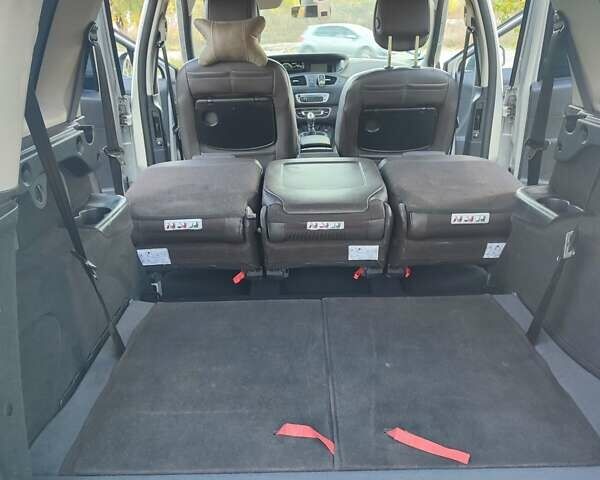 Серый Рено Гранд Сценик, объемом двигателя 1.5 л и пробегом 201 тыс. км за 11200 $, фото 14 на Automoto.ua