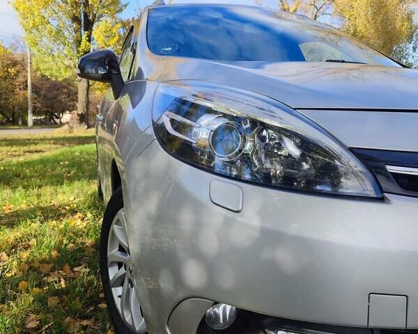 Серый Рено Гранд Сценик, объемом двигателя 1.5 л и пробегом 201 тыс. км за 11200 $, фото 1 на Automoto.ua