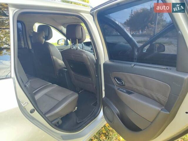 Серый Рено Гранд Сценик, объемом двигателя 1.5 л и пробегом 201 тыс. км за 11200 $, фото 18 на Automoto.ua