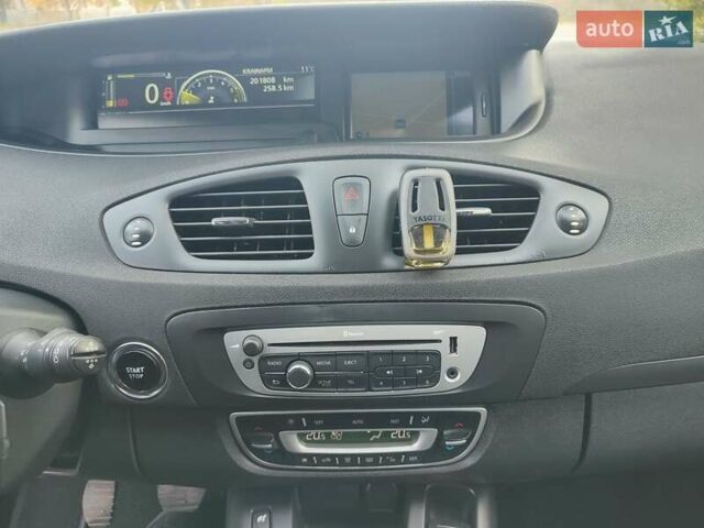 Серый Рено Гранд Сценик, объемом двигателя 1.5 л и пробегом 201 тыс. км за 11200 $, фото 31 на Automoto.ua