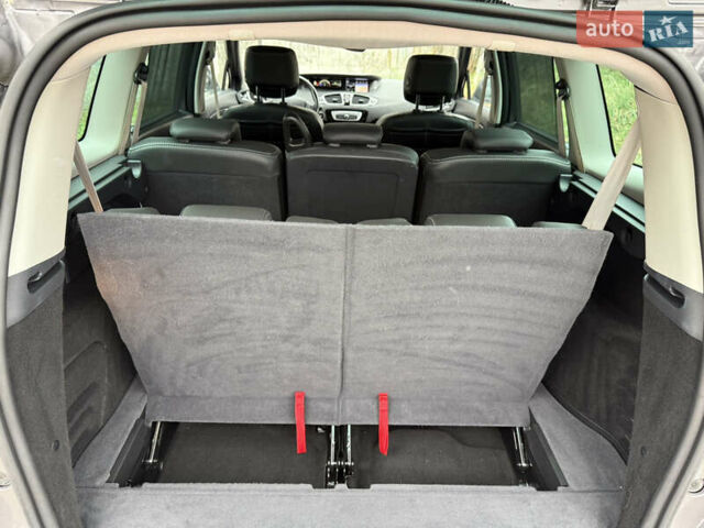 Сірий Рено Гранд Сценік, об'ємом двигуна 1.6 л та пробігом 234 тис. км за 10800 $, фото 72 на Automoto.ua
