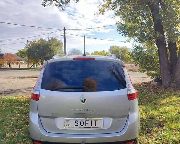 Серый Рено Гранд Сценик, объемом двигателя 1.5 л и пробегом 201 тыс. км за 11200 $, фото 6 на Automoto.ua