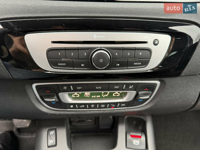 Сірий Рено Гранд Сценік, об'ємом двигуна 1.6 л та пробігом 234 тис. км за 10800 $, фото 77 на Automoto.ua