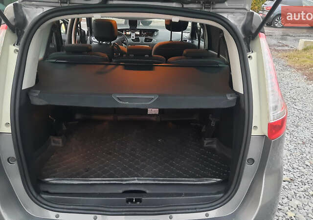 Серый Рено Гранд Сценик, объемом двигателя 1.5 л и пробегом 247 тыс. км за 10000 $, фото 11 на Automoto.ua