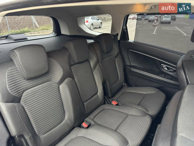 Серый Рено Гранд Сценик, объемом двигателя 1.5 л и пробегом 200 тыс. км за 14800 $, фото 70 на Automoto.ua