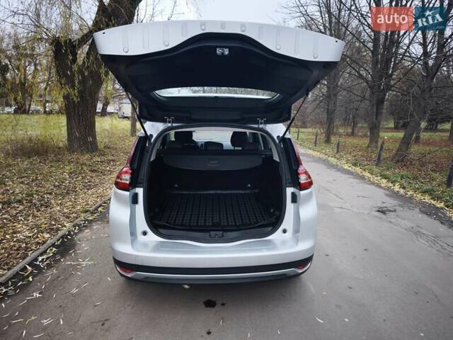 Серый Рено Гранд Сценик, объемом двигателя 1.5 л и пробегом 140 тыс. км за 14600 $, фото 17 на Automoto.ua