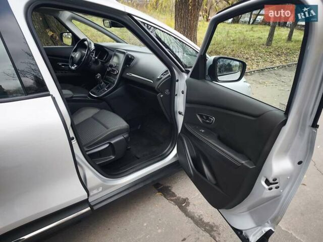 Серый Рено Гранд Сценик, объемом двигателя 1.5 л и пробегом 140 тыс. км за 14600 $, фото 20 на Automoto.ua