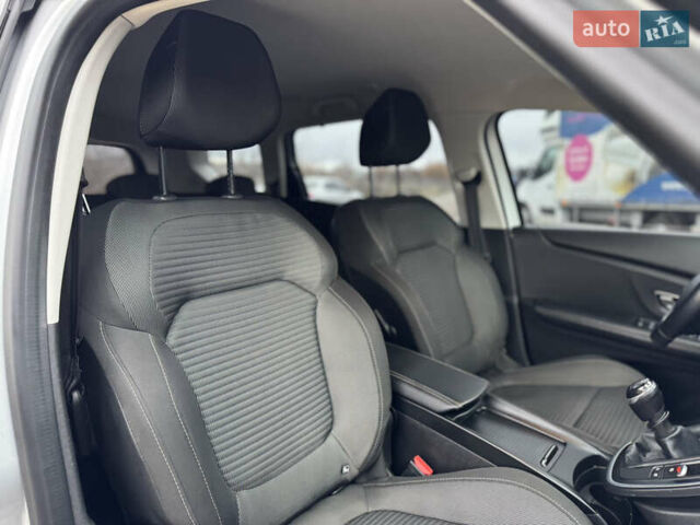 Серый Рено Гранд Сценик, объемом двигателя 1.5 л и пробегом 200 тыс. км за 14800 $, фото 44 на Automoto.ua