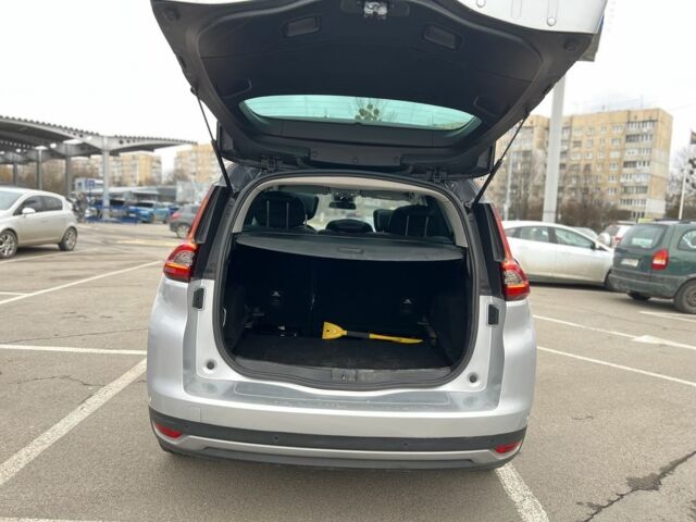 Серый Рено Гранд Сценик, объемом двигателя 1.6 л и пробегом 306 тыс. км за 14000 $, фото 4 на Automoto.ua