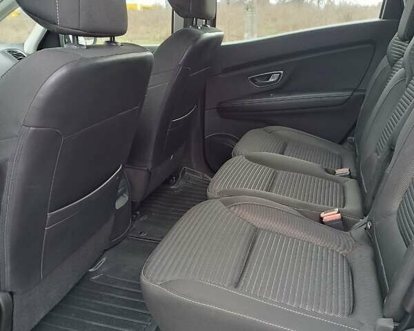 Серый Рено Гранд Сценик, объемом двигателя 1.5 л и пробегом 151 тыс. км за 14999 $, фото 11 на Automoto.ua