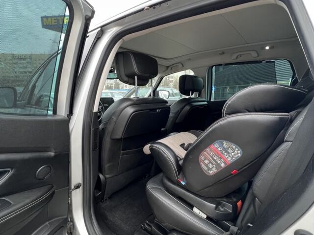 Серый Рено Гранд Сценик, объемом двигателя 1.6 л и пробегом 306 тыс. км за 14000 $, фото 3 на Automoto.ua