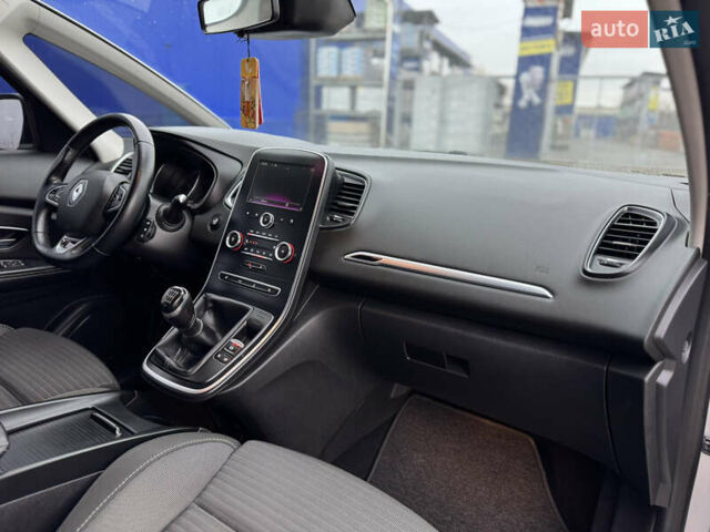 Серый Рено Гранд Сценик, объемом двигателя 1.5 л и пробегом 200 тыс. км за 14800 $, фото 47 на Automoto.ua