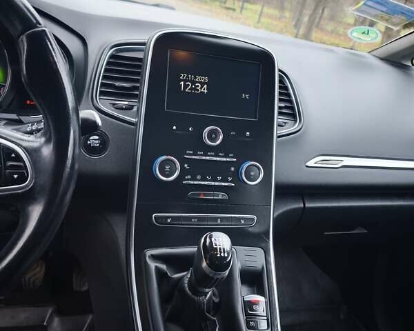 Серый Рено Гранд Сценик, объемом двигателя 1.5 л и пробегом 140 тыс. км за 14600 $, фото 13 на Automoto.ua