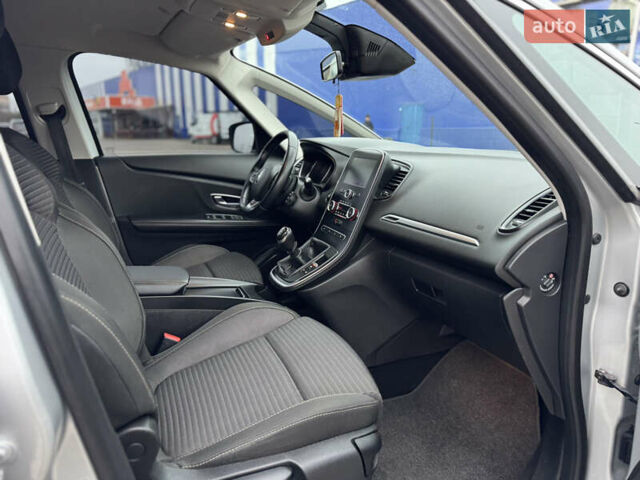 Серый Рено Гранд Сценик, объемом двигателя 1.5 л и пробегом 200 тыс. км за 14800 $, фото 41 на Automoto.ua