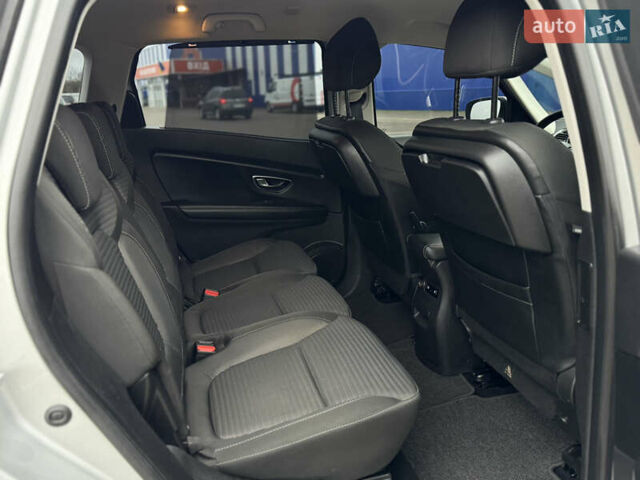 Серый Рено Гранд Сценик, объемом двигателя 1.5 л и пробегом 200 тыс. км за 14800 $, фото 67 на Automoto.ua