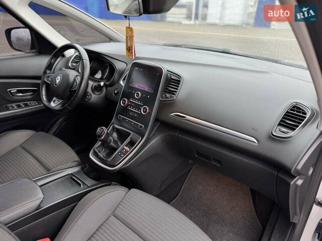 Серый Рено Гранд Сценик, объемом двигателя 1.5 л и пробегом 200 тыс. км за 14800 $, фото 45 на Automoto.ua