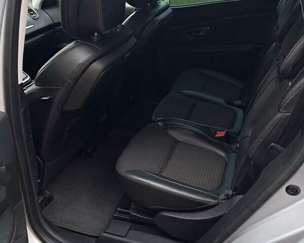 Сірий Рено Гранд Сценік, об'ємом двигуна 1.6 л та пробігом 226 тис. км за 15999 $, фото 6 на Automoto.ua