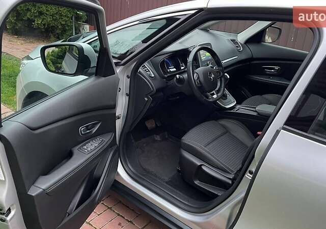 Сірий Рено Гранд Сценік, об'ємом двигуна 1.5 л та пробігом 132 тис. км за 16900 $, фото 12 на Automoto.ua