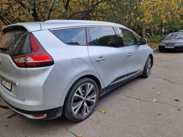 Серый Рено Гранд Сценик, объемом двигателя 1.5 л и пробегом 220 тыс. км за 16299 $, фото 3 на Automoto.ua