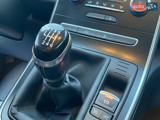 Серый Рено Гранд Сценик, объемом двигателя 1.6 л и пробегом 207 тыс. км за 14500 $, фото 32 на Automoto.ua