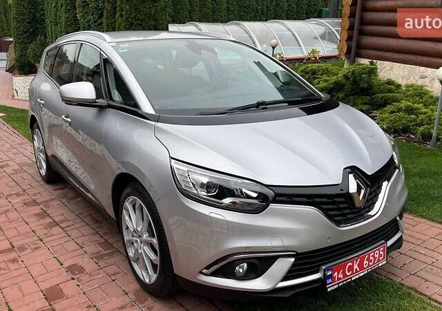 Сірий Рено Гранд Сценік, об'ємом двигуна 1.5 л та пробігом 132 тис. км за 16900 $, фото 1 на Automoto.ua