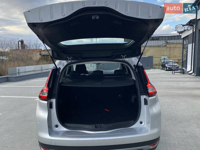 Серый Рено Гранд Сценик, объемом двигателя 1.6 л и пробегом 207 тыс. км за 14500 $, фото 17 на Automoto.ua