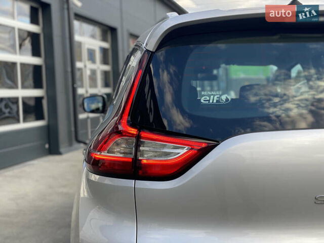 Серый Рено Гранд Сценик, объемом двигателя 1.6 л и пробегом 207 тыс. км за 14500 $, фото 14 на Automoto.ua