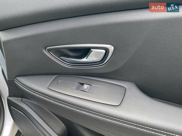 Серый Рено Гранд Сценик, объемом двигателя 1.6 л и пробегом 207 тыс. км за 14500 $, фото 24 на Automoto.ua