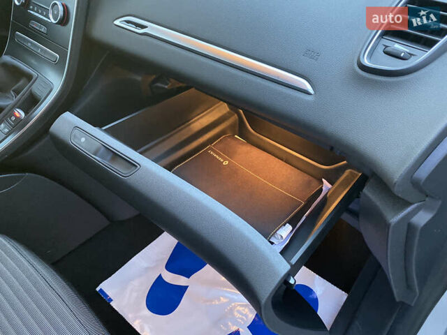 Серый Рено Гранд Сценик, объемом двигателя 1.6 л и пробегом 207 тыс. км за 14500 $, фото 38 на Automoto.ua