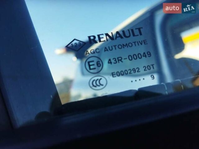 Серый Рено Гранд Сценик, объемом двигателя 1.7 л и пробегом 239 тыс. км за 15999 $, фото 15 на Automoto.ua