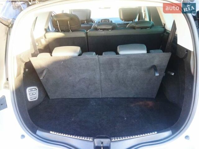 Серый Рено Гранд Сценик, объемом двигателя 1.7 л и пробегом 239 тыс. км за 15999 $, фото 13 на Automoto.ua