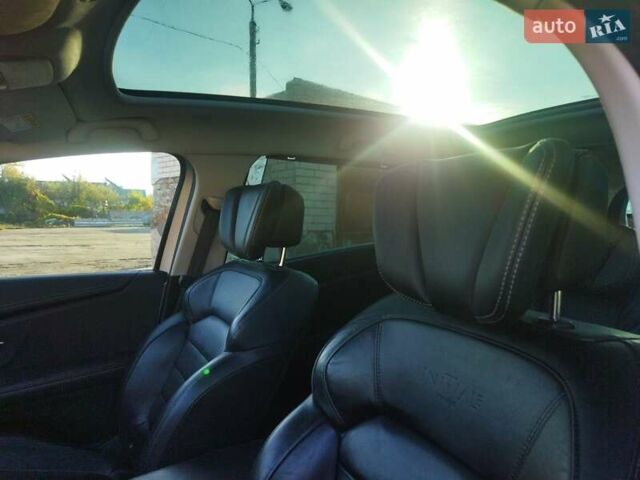 Серый Рено Гранд Сценик, объемом двигателя 1.7 л и пробегом 239 тыс. км за 15999 $, фото 6 на Automoto.ua