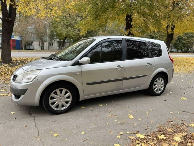 Серый Рено Гранд Сценик, объемом двигателя 1.9 л и пробегом 193 тыс. км за 5200 $, фото 3 на Automoto.ua