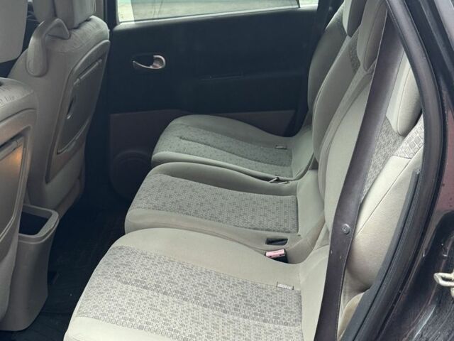 Серый Рено Гранд Сценик, объемом двигателя 2 л и пробегом 250 тыс. км за 3200 $, фото 4 на Automoto.ua