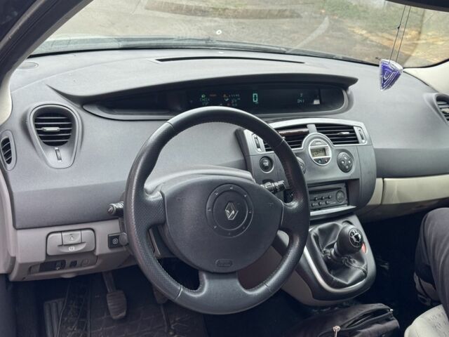 Серый Рено Гранд Сценик, объемом двигателя 2 л и пробегом 250 тыс. км за 3200 $, фото 5 на Automoto.ua