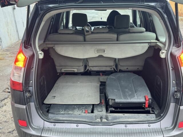 Серый Рено Гранд Сценик, объемом двигателя 2 л и пробегом 250 тыс. км за 3200 $, фото 3 на Automoto.ua