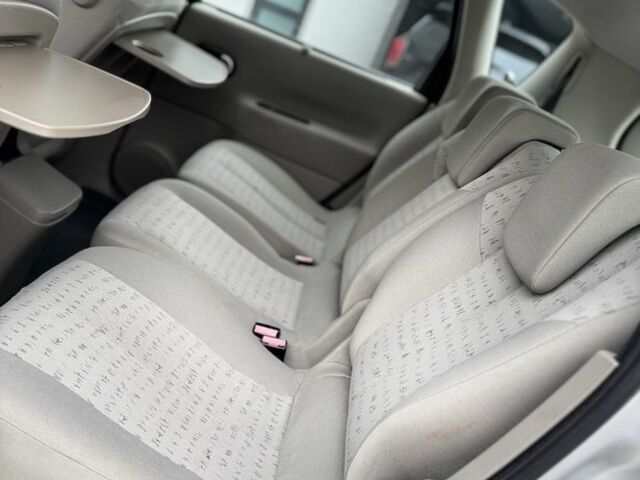 Серый Рено Гранд Сценик, объемом двигателя 1.6 л и пробегом 230 тыс. км за 4650 $, фото 7 на Automoto.ua