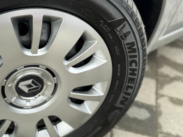 Серый Рено Гранд Сценик, объемом двигателя 1.6 л и пробегом 230 тыс. км за 4650 $, фото 1 на Automoto.ua