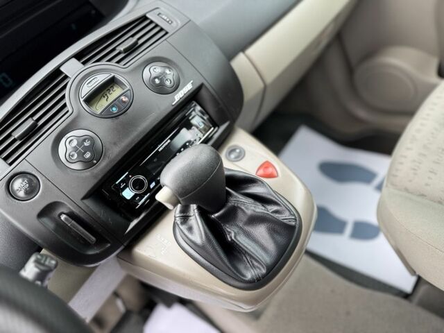 Серый Рено Гранд Сценик, объемом двигателя 1.6 л и пробегом 230 тыс. км за 4650 $, фото 6 на Automoto.ua