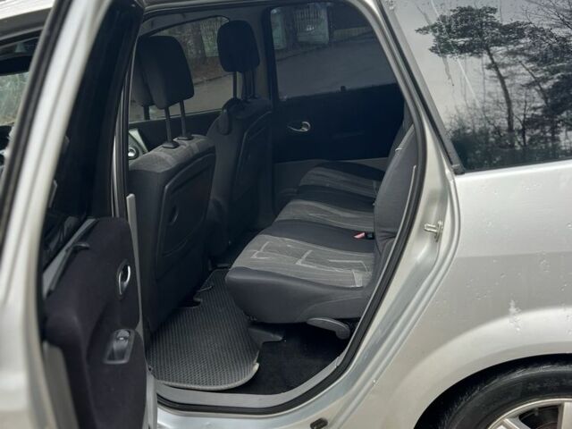 Серый Рено Гранд Сценик, объемом двигателя 1.6 л и пробегом 220 тыс. км за 5000 $, фото 4 на Automoto.ua