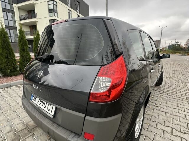 Серый Рено Гранд Сценик, объемом двигателя 1.9 л и пробегом 214 тыс. км за 4999 $, фото 20 на Automoto.ua