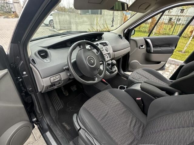 Серый Рено Гранд Сценик, объемом двигателя 1.9 л и пробегом 214 тыс. км за 4999 $, фото 7 на Automoto.ua