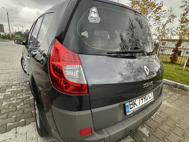 Серый Рено Гранд Сценик, объемом двигателя 1.9 л и пробегом 214 тыс. км за 4999 $, фото 21 на Automoto.ua