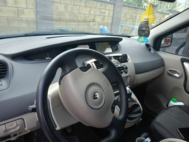 Серый Рено Гранд Сценик, объемом двигателя 1.9 л и пробегом 320 тыс. км за 5800 $, фото 2 на Automoto.ua