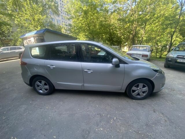 Серый Рено Гранд Сценик, объемом двигателя 1.5 л и пробегом 235 тыс. км за 7500 $, фото 2 на Automoto.ua